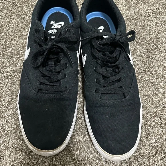 Men’s Nikes - Picture 3 of 6